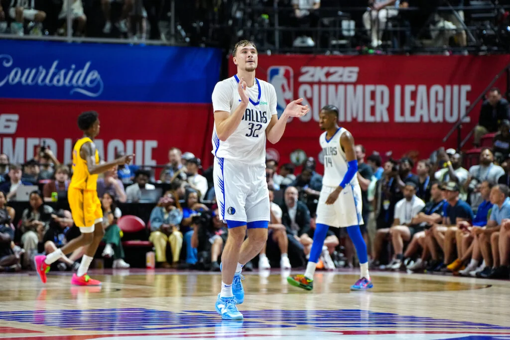 Mavericks vence a los Lakers en el debut de la Liga de Verano