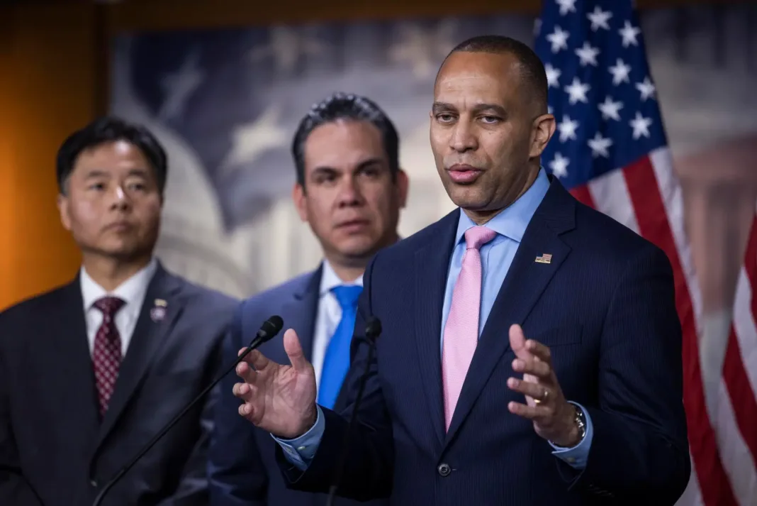 demócrata Hakeem Jeffries dio un discurso