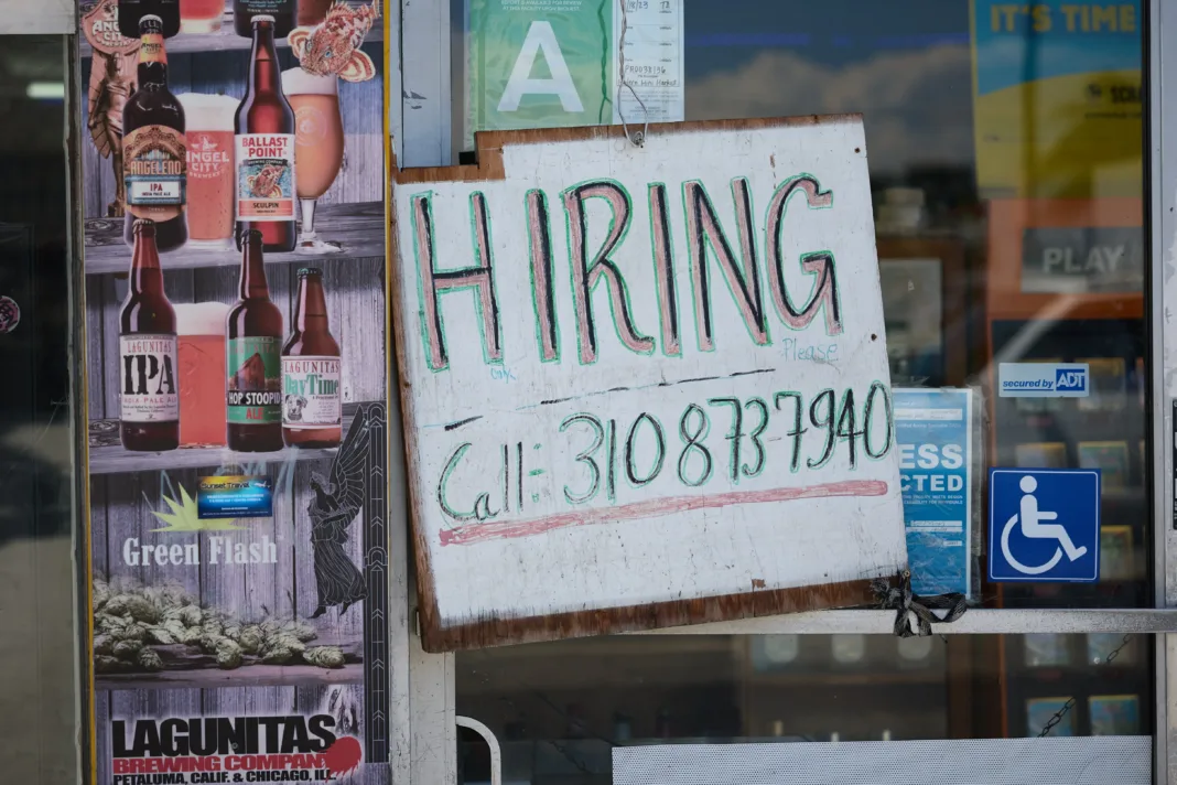 EE.UU. mantiene fuerza laboral con 7,8 millones de empleos