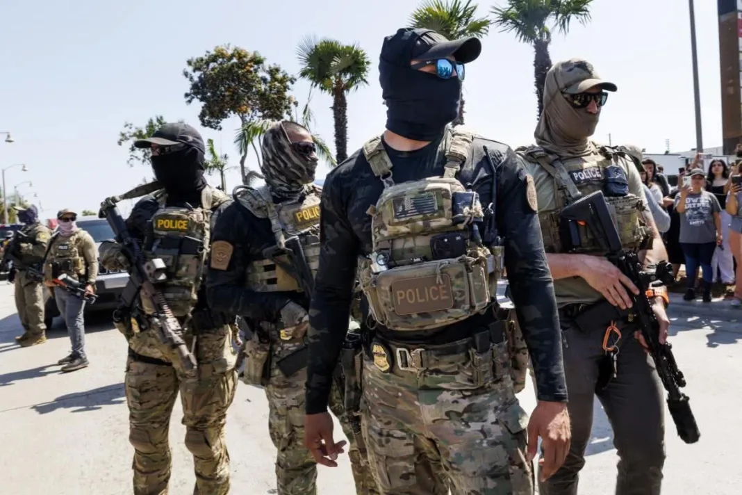 Esto dice la propuesta de ley que obliga a ICE a identificarse