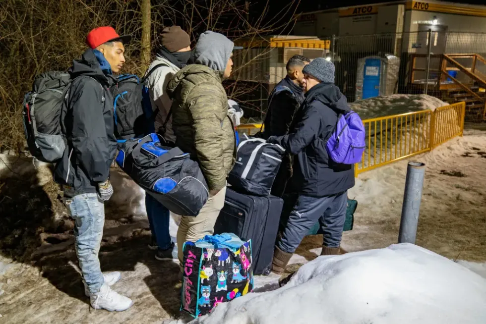 más migrantes están cruzando a Canadá