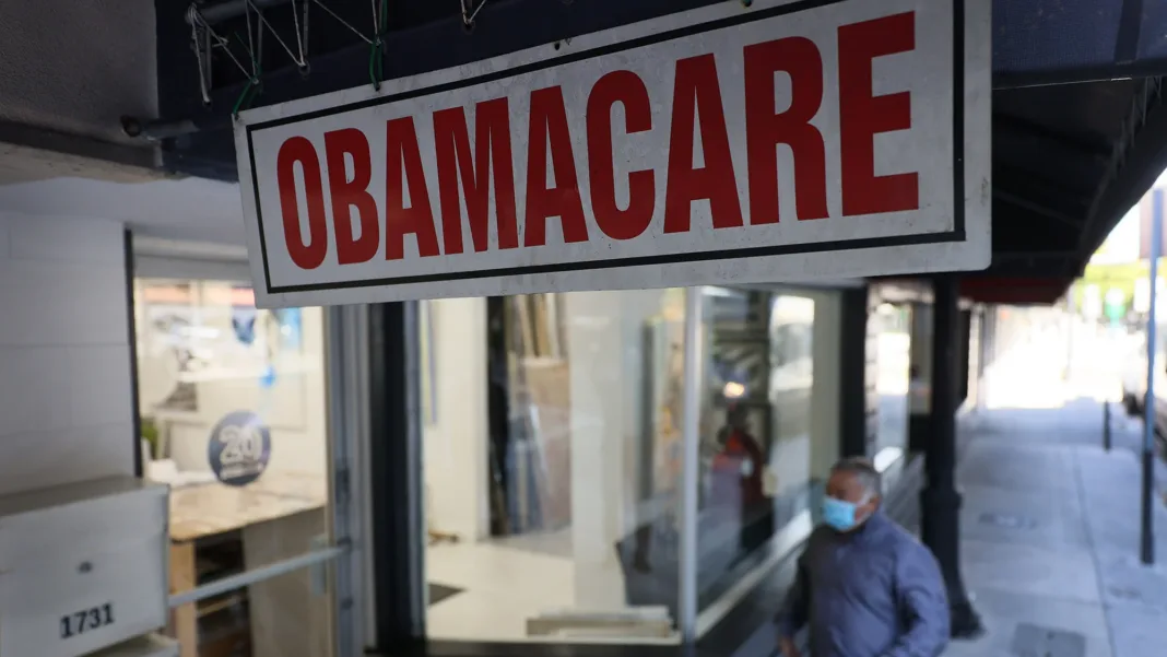 ¿Obamacare bajo amenaza? Demandan al Gobierno por restricciones al acceso